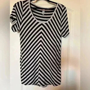 Black and grey chevron tee Large